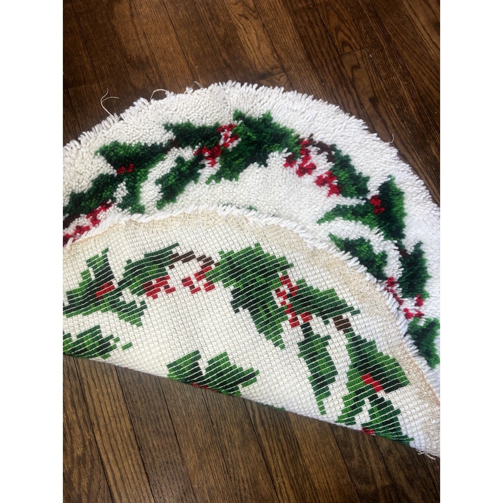 🎄Christmas Tree Skirt Handmade Latch Hook Poinsettias Yarn 32" Round Finished - Picture 8 of 8